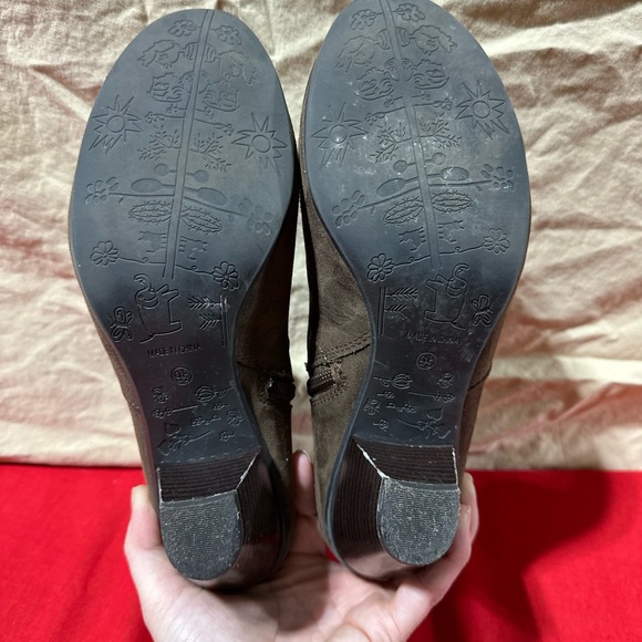 Solanz Brown Boots - Picture 9 of 9